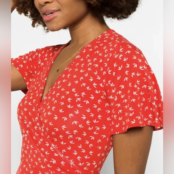 41 Hawthorn Red & White Elisse Knit Surplice Dress Size M NWT - Picture 3 of 7